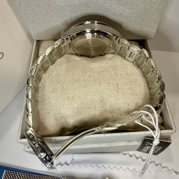 Seiko Prospex Chronograph Date Red/Black Classic Mens Watch - Picture 6 of 8